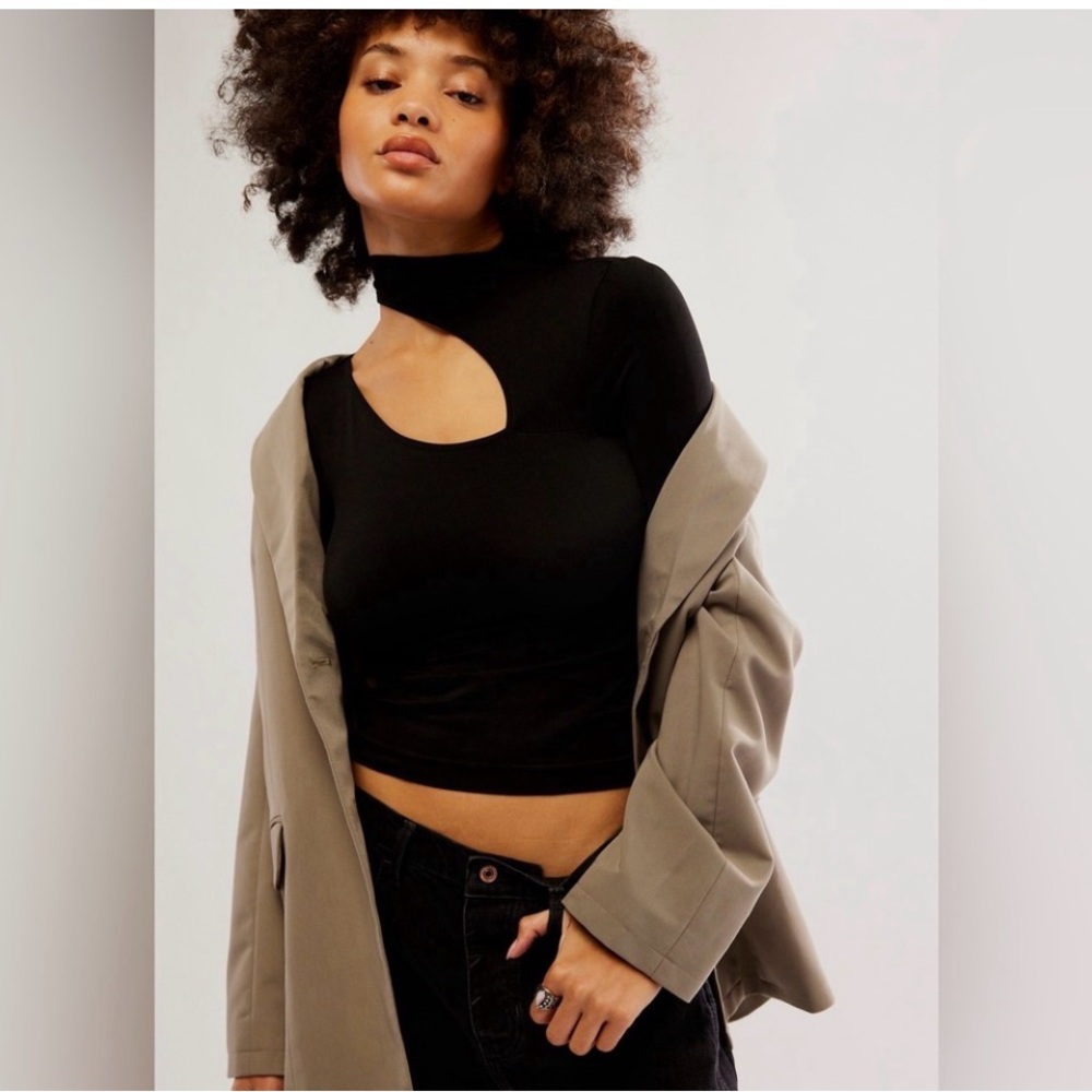 Free people intimately cut it out seamless long sleeve top size M/L black